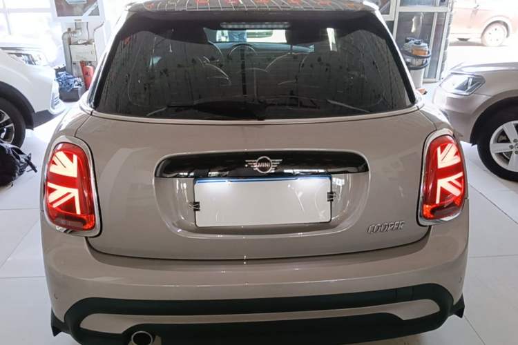 Used MINI 2022 1.5T COOPER Artist Five-Door Edition Rear