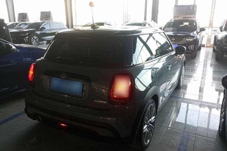 Used MINI 2022 1.5T COOPER Classic Edition Rear Right 45 Deg