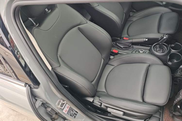 Used MINI 2022 Updated 1.5T COOPER Classic Edition Five-Door Version Right Front Seat