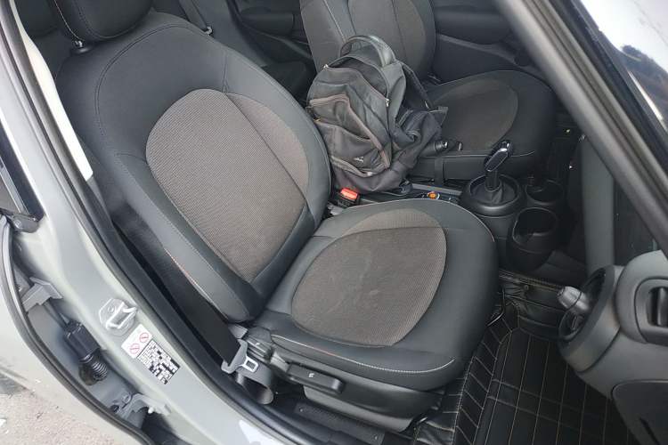 Used MINI 2022 Updated 1.5T ONE Five-Door PLUS Edition Right Front Seat
