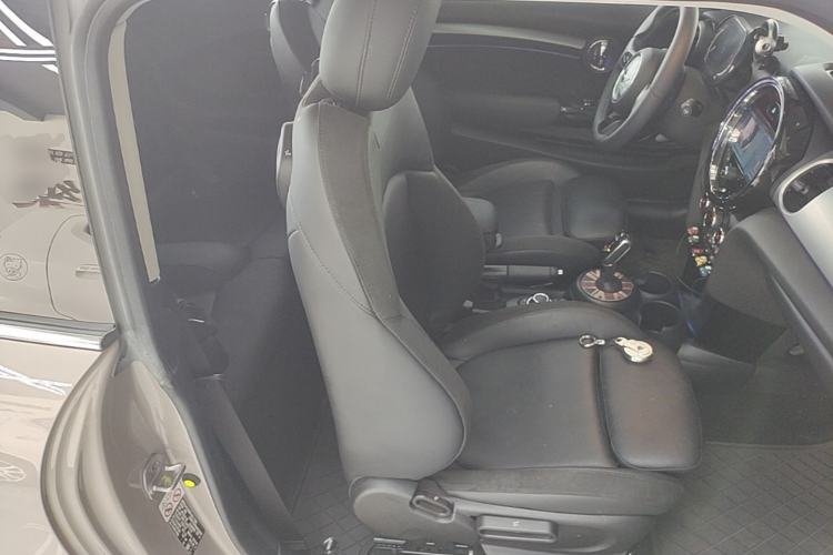 Used MINI 2022 Updated 1.5T COOPER Artist Right Front Seat