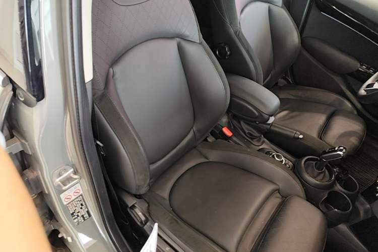 Used MINI 2022 Updated 2.0T COOPER S Classic Edition Five-Door Version Right Front Seat