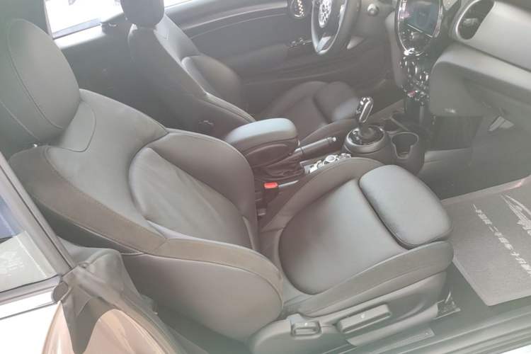 Used MINI 2022 Revised 1.5T COOPER CABRIO Classic Edition Right Front Seat