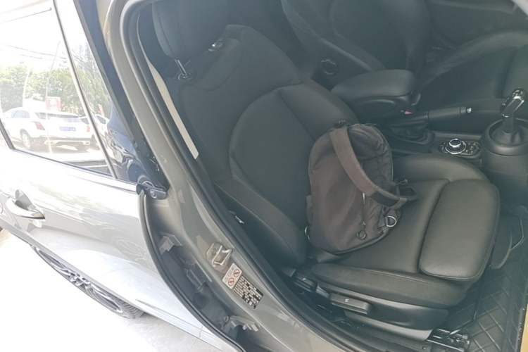Used MINI 2022 Updated 1.5T COOPER Classic Edition Five-Door Version Right Front Seat