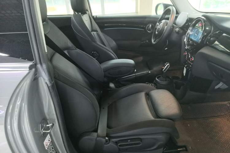 Used MINI 2022 1.5T COOPER Artist Right Front Seat