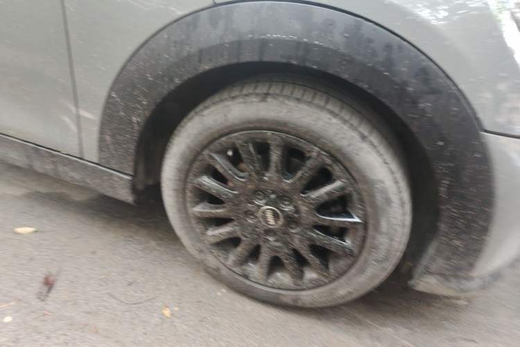 Used MINI 2022 1.5T ONE Five-Door PLUS Right Front Wheel Hub