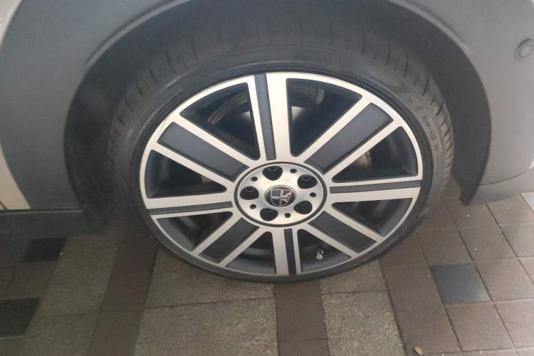 Used MINI 2022 Revised 2.0T COOPER S Artist Five-Door Edition Right Front Wheel Hub