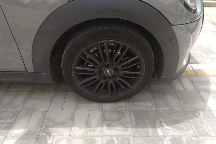 Used MINI 2022 1.5T Camden Limited Edition Five-Door Version Right Front Wheel Hub