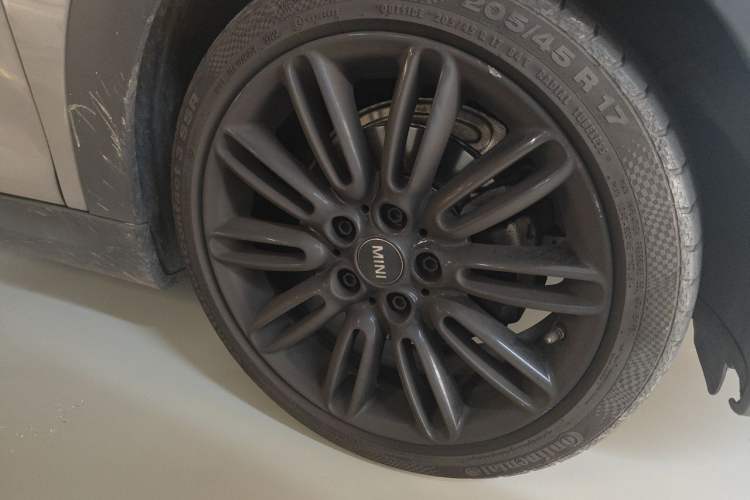 Used MINI 2022 1.5T COOPER Artist Right Front Wheel Hub