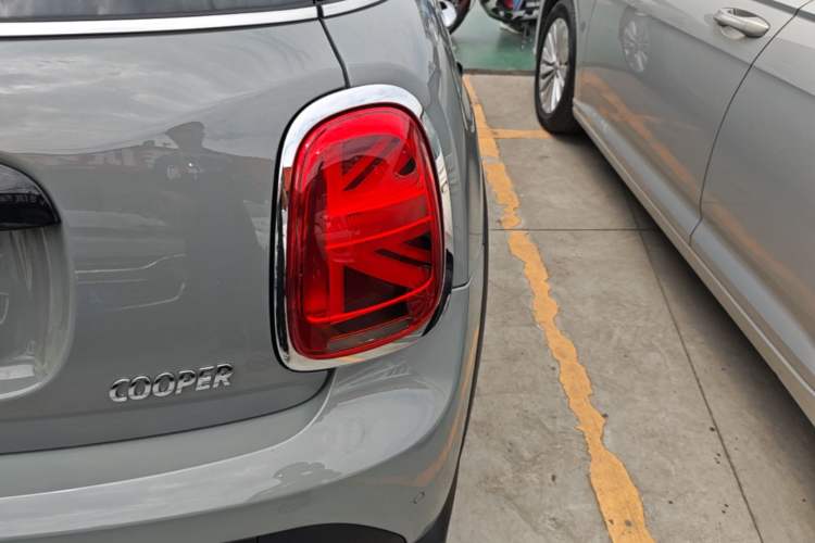 Used MINI 2022 Updated 1.5T COOPER Classic Edition Five-Door Version Right Rear Taillight