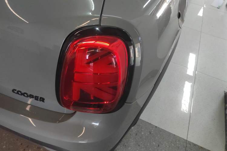 Used MINI 2022 1.5T COOPER Artist Five-Door Edition Right Rear Taillight