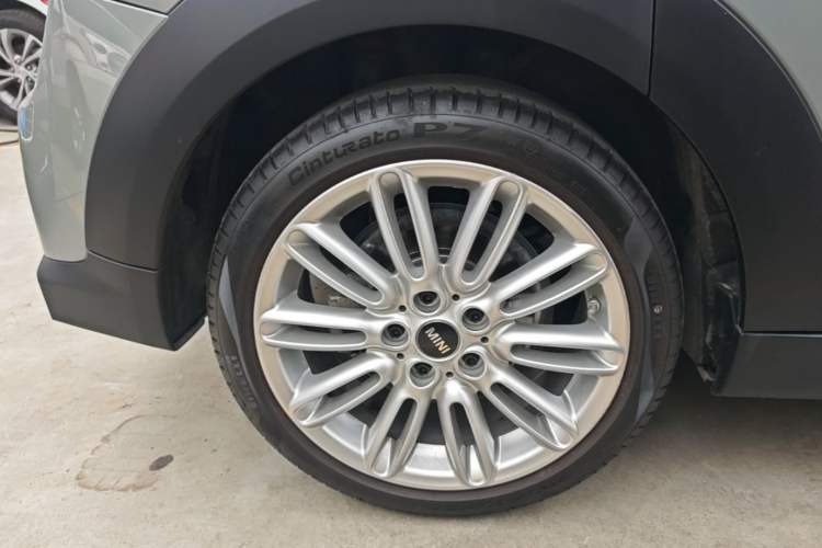 Used MINI 2022 Updated 1.5T COOPER Classic Edition Five-Door Version Right Rear Wheel Hub