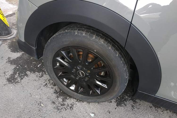 Used MINI 2022 Updated 1.5T ONE Five-Door PLUS Edition Right Rear Wheel Hub