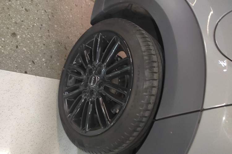 Used MINI 2022 1.5T COOPER Artist Five-Door Edition Right Rear Wheel Hub