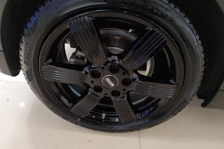 Used MINI 2022 Revised 1.5T COOPER CABRIO Classic Edition Right Rear Wheel Hub