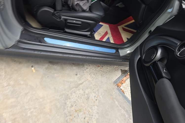 Used MINI 2022 Updated 2.0T COOPER S Artist Right Side Sill