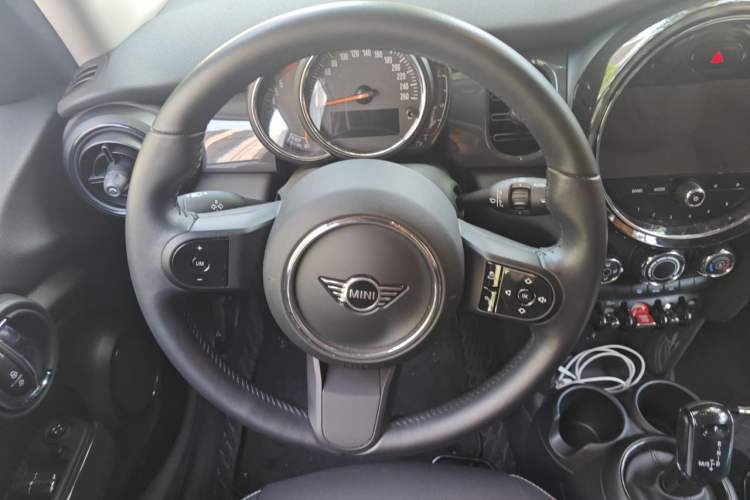 Used MINI 2022 1.5T ONE Five-Door PLUS Steering Wheel