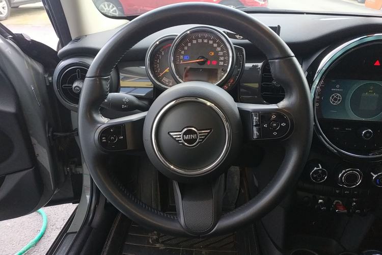 Used MINI 2022 Updated 1.5T ONE Five-Door PLUS Edition Steering Wheel