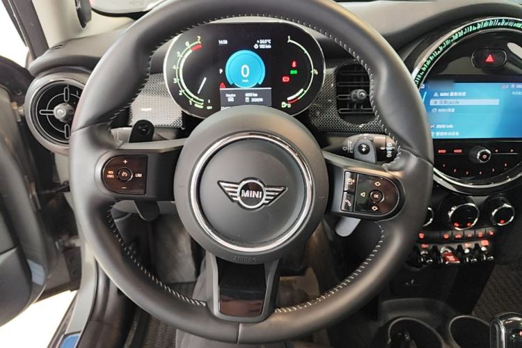 Used MINI 2022 Updated 2.0T COOPER S Classic Edition Five-Door Version Steering Wheel