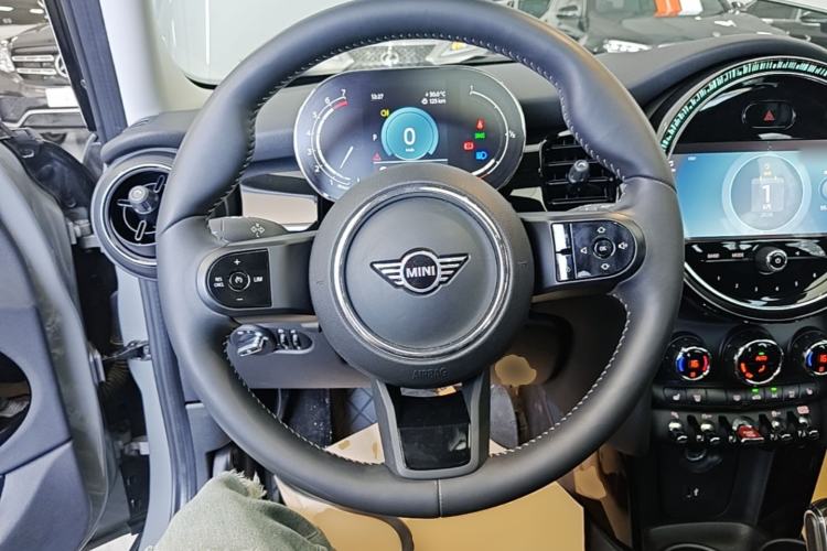 Used MINI 2022 Updated 1.5T COOPER Classic Edition Five-Door Version Steering Wheel