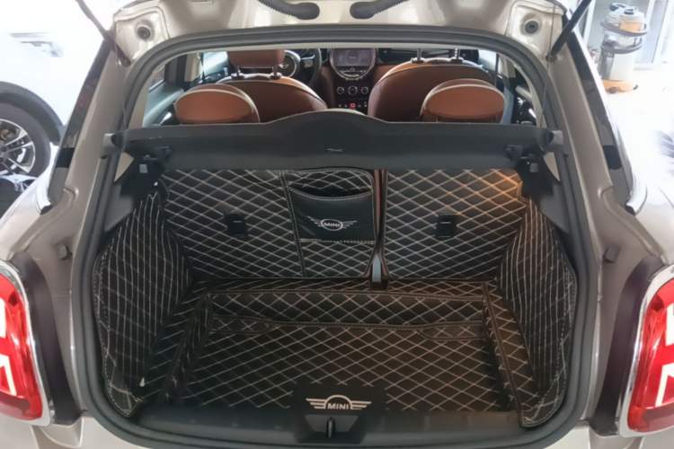 Used MINI 2022 1.5T COOPER Artist Five-Door Edition Trunk