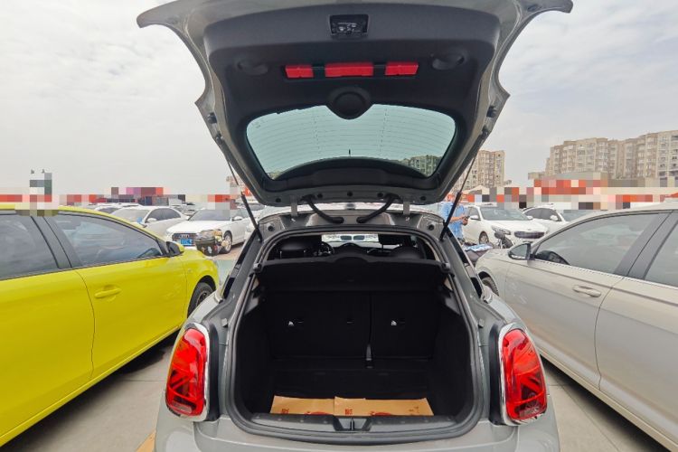 Used MINI 2022 Updated 1.5T COOPER Classic Edition Five-Door Version Trunk