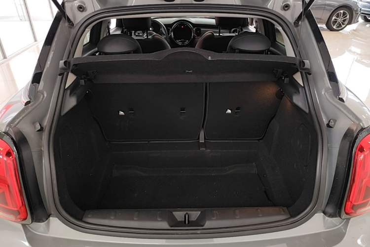 Used MINI 2022 Updated 2.0T COOPER S Classic Edition Five-Door Version Trunk
