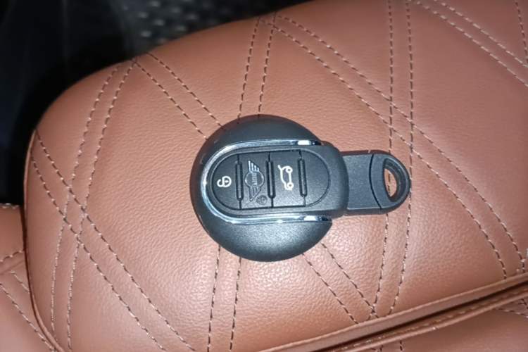 Used MINI 2022 1.5T COOPER Artist Five-Door Edition Vehicle Key