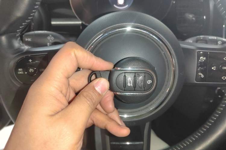Used MINI 2022 1.5T COOPER Artist Five-Door Edition Vehicle Key