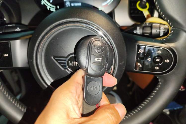 Used MINI 2022 1.5T COOPER Artist Vehicle Key