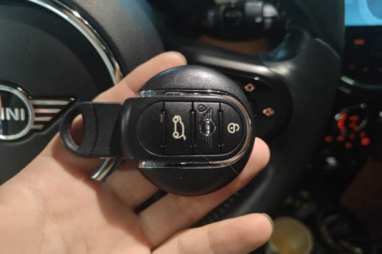 Used MINI 2022 1.5T COOPER Artist Vehicle Key