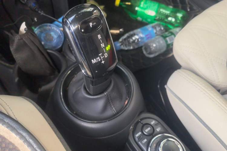 Used MINI 2022 Revised 1.5T COOPER CABRIO Classic Edition Gear Lever