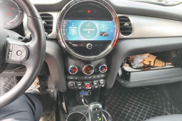 Used MINI 2022 Updated 1.5T COOPER Classic Edition Five-Door Version Audio And AC Panel