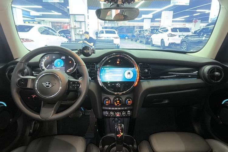 Used MINI 2022 1.5T COOPER Classic Edition Five-Door Version Center Console