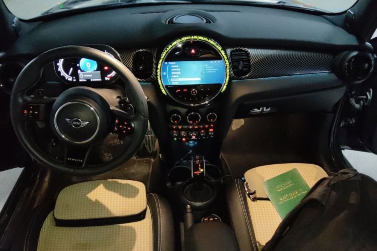 Used MINI 2022 2.0T COOPER S Obsession Special Edition Five-Door Version Center Console