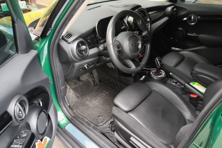 Used MINI 2022 1.5T COOPER Artist Five-Door Edition Driver Seat