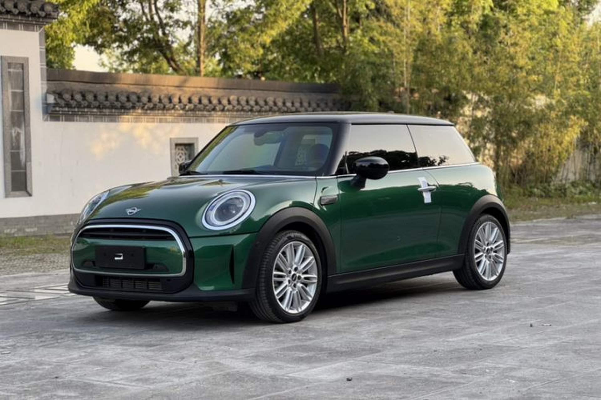 Used MINI 2022 1.5T COOPER Classic Edition Front Left 45 Deg