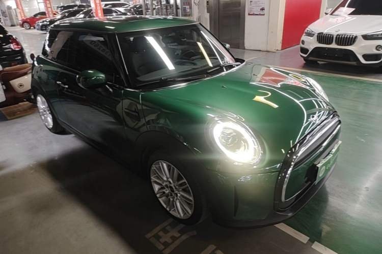 Used MINI 2022 Updated 1.5T COOPER Classic Edition Front Right 45 Deg