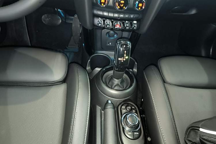 Used MINI 2022 1.5T COOPER Classic Edition Five-Door Version Gear Lever