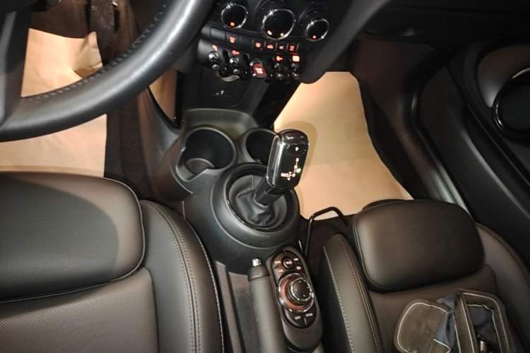 Used MINI 2022 Updated 1.5T COOPER Classic Edition Gear Lever