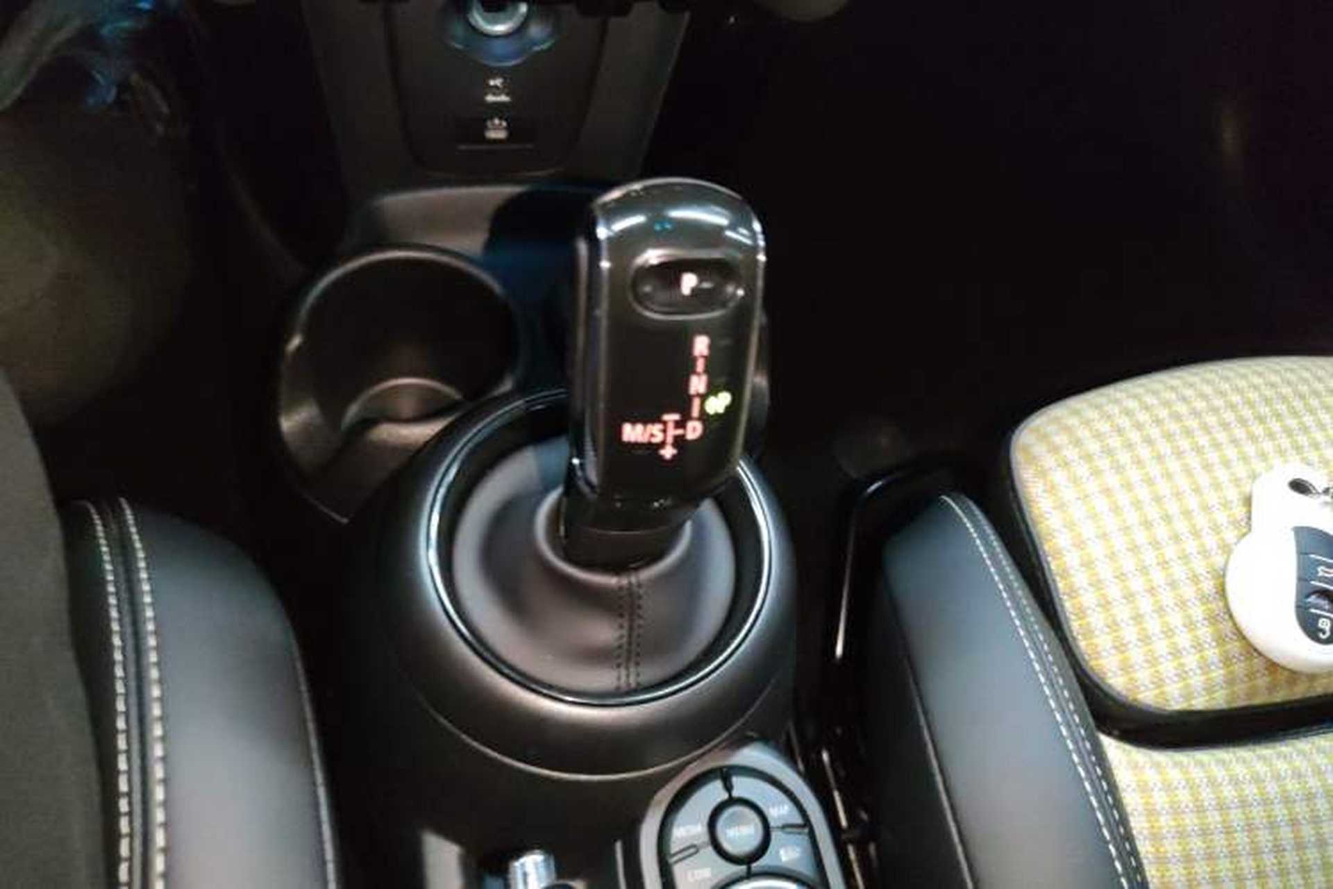 Used MINI 2022 2.0T COOPER S Obsession Special Edition Five-Door Version Gear Lever