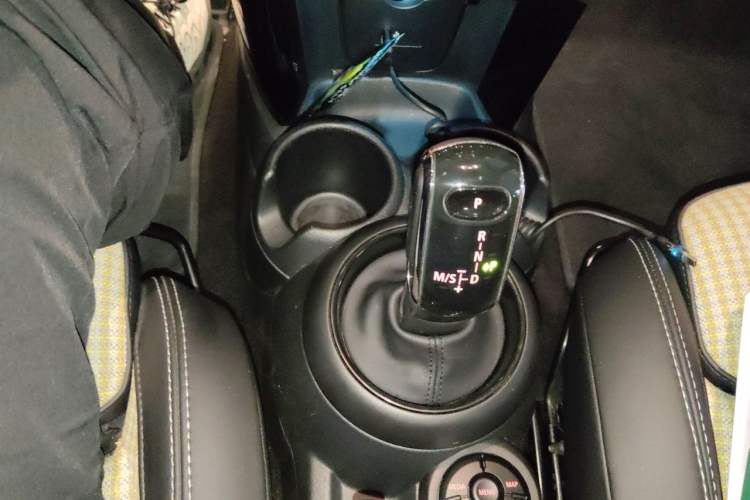 Used MINI 2022 2.0T COOPER S Obsession Special Edition Five-Door Version Gear Lever