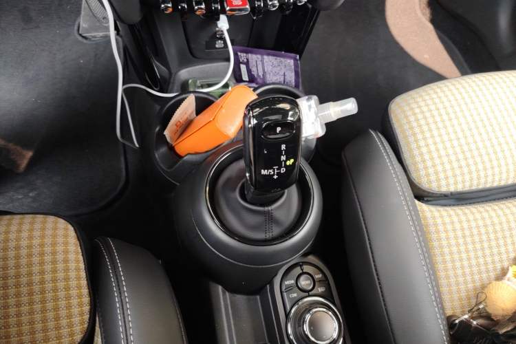 Used MINI 2022 1.5T COOPER Obsession Special Edition Five-Door Version Gear Lever