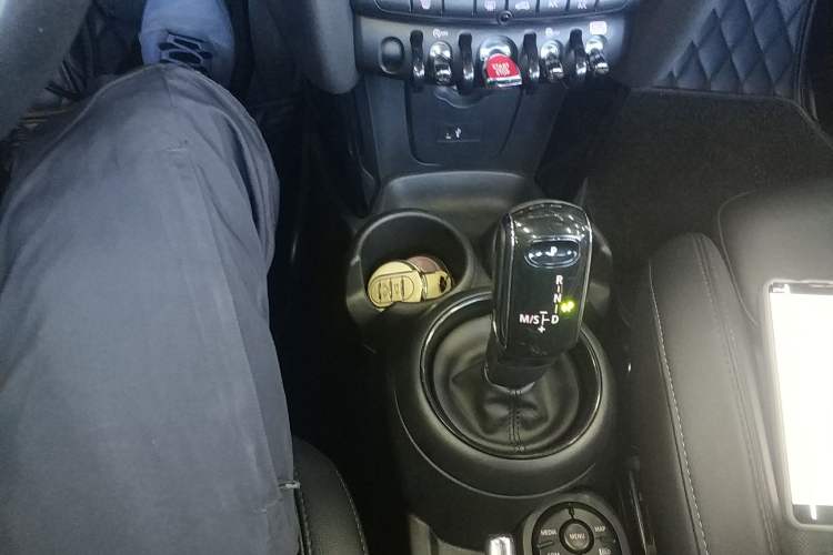 Used MINI 2022 Revised 1.5T COOPER CABRIO Classic Edition Gear Lever