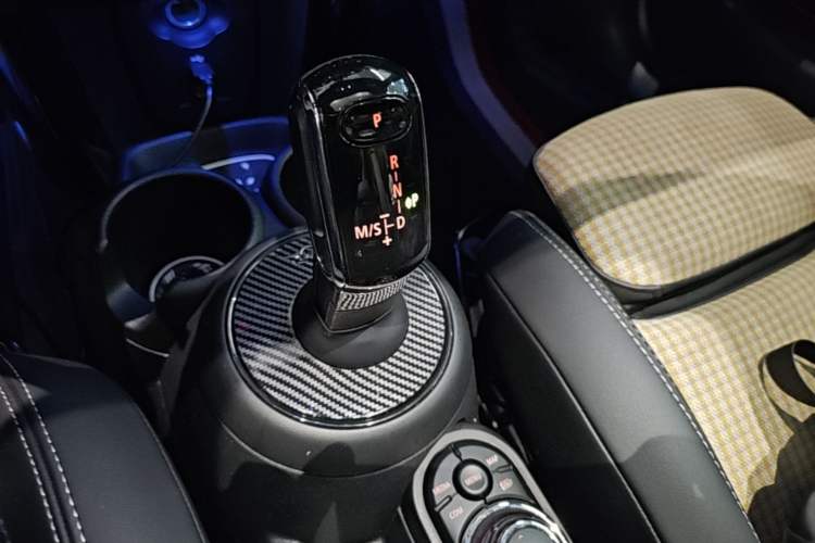 Used MINI 2022 2.0T COOPER S Obsession Special Edition Gear Lever