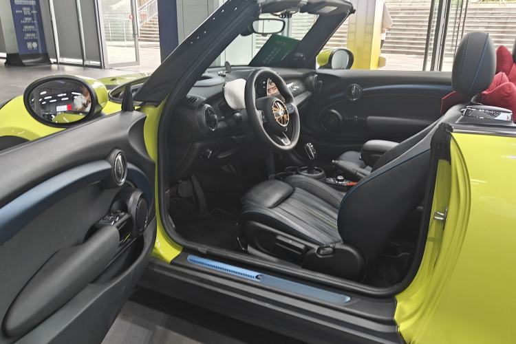 Used MINI 2022 2.0T COOPER S CABRIO Sidewalk Interior 2