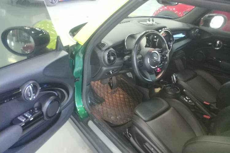 Used MINI 2022 Revised 1.5T COOPER CABRIO Classic Edition Interior 3
