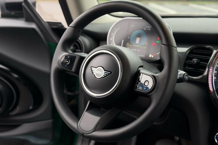 Used MINI 2022 1.5T COOPER Classic Edition Interior 5