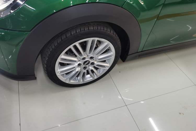 Used MINI 2022 Updated 1.5T COOPER Classic Edition Left Front Wheel Hub