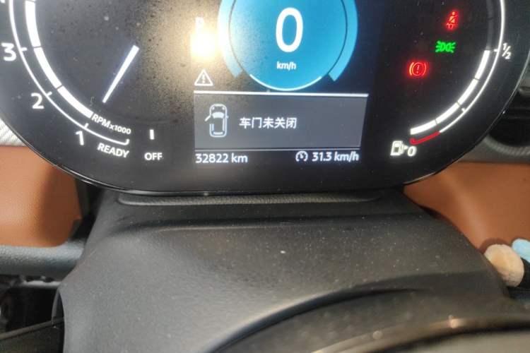 Used MINI 2022 1.5T COOPER Artist Odometer Close Up